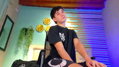 alejo_gray1 online show from June 17, 2026, 7:15 pm