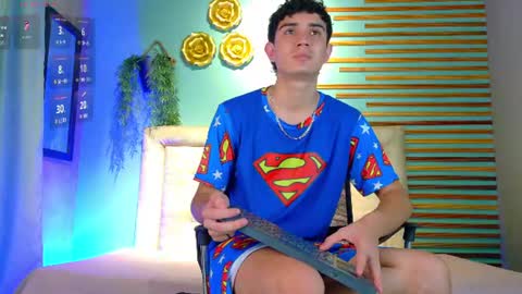 alejo_gray1 online show from June 19, 2026, 9:51 pm