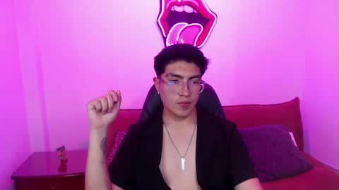 Snapshot of alejo_ross chatting on October 1, 2025, 2:39 am Alejo -w- online show from October 1, 2025, 2:39 am