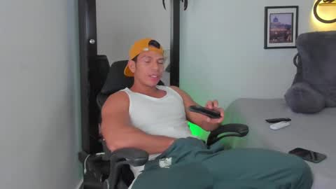 Snapshot of alejostrong chatting on February 14, 2025, 1:45 am alejostrong online show from February 14, 2025, 1:45 am