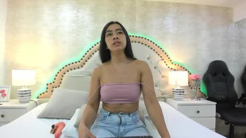 Snapshot of alenacoleman chatting on May 15, 2026, 12:12 pm ALENA online show from May 15, 2026, 12:12 pm