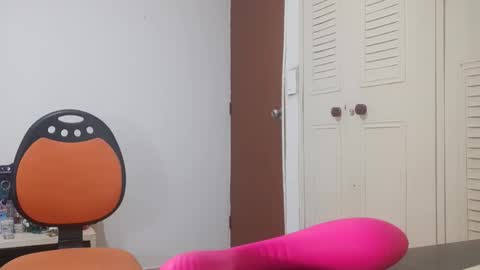 Snapshot of alesia_jones01 chatting on February 3, 2026, 6:40 am Alesia jones01 online show from February 3, 2026, 6:40 am