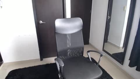 Snapshot of aleska666 chatting on February 22, 2025, 3:25 pm aleska666 online show from February 22, 2025, 3:25 pm