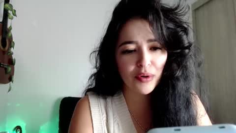 Snapshot of aleska_bell69 chatting on January 7, 2026, 4:42 pm Aleska online show from January 7, 2026, 4:42 pm