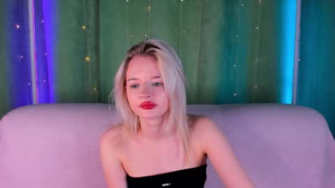alessakiss online show from April 17, 2026, 2:03 am