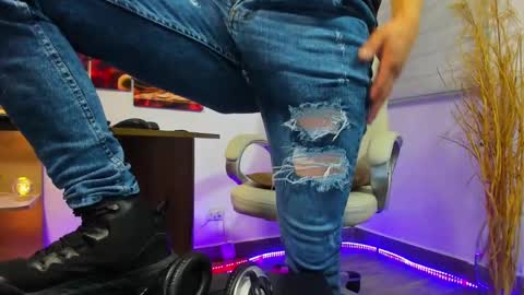 ALESSANDRO  WYE online show from December 13, 2024, 7:04 am