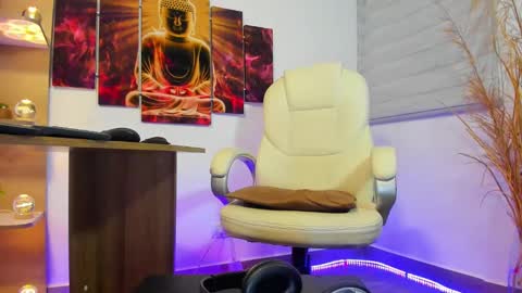 ALESSANDRO  WYE online show from December 18, 2024, 9:04 am