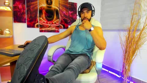 ALESSANDRO  WYE online show from January 7, 2025, 9:40 am