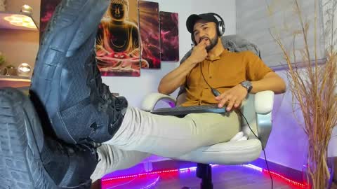 ALESSANDRO  WYE online show from February 2, 2025, 5:10 am