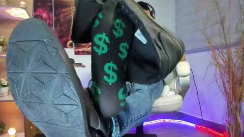 ALESSANDRO  WYE online show from February 5, 2025, 8:54 am