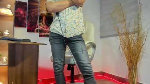 ALESSANDRO  WYE online show from February 13, 2025, 3:29 am