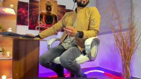 ALESSANDRO  WYE online show from February 14, 2025, 7:17 am