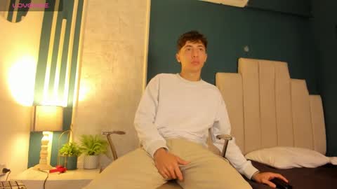 Snapshot of alessandro_dybala chatting on January 4, 2025, 12:05 pm Alessandro Dybala online show from January 4, 2025, 12:05 pm