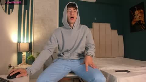 Snapshot of alessandro_dybala chatting on January 5, 2025, 12:10 pm Alessandro Dybala online show from January 5, 2025, 12:10 pm