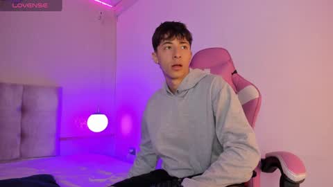 Snapshot of alessandro_dybala chatting on January 10, 2025, 12:15 pm Alessandro Dybala online show from January 10, 2025, 12:15 pm