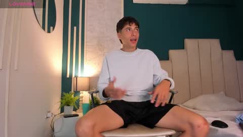 Snapshot of alessandro_dybala chatting on January 17, 2025, 11:59 am Alessandro Dybala online show from January 17, 2025, 11:59 am