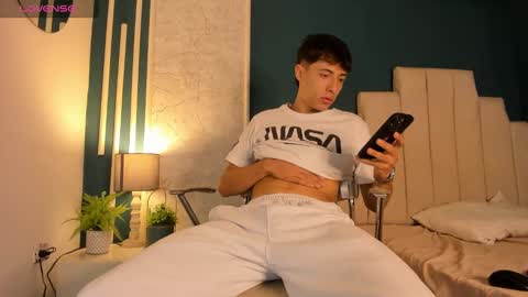 Snapshot of alessandro_dybala chatting on January 18, 2025, 11:43 am Alessandro Dybala online show from January 18, 2025, 11:43 am