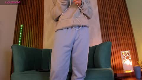 Snapshot of alessandro_dybala chatting on January 24, 2025, 12:20 pm Alessandro Dybala online show from January 24, 2025, 12:20 pm