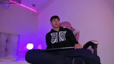 Snapshot of alessandro_dybala chatting on January 25, 2025, 12:26 pm Alessandro Dybala online show from January 25, 2025, 12:26 pm