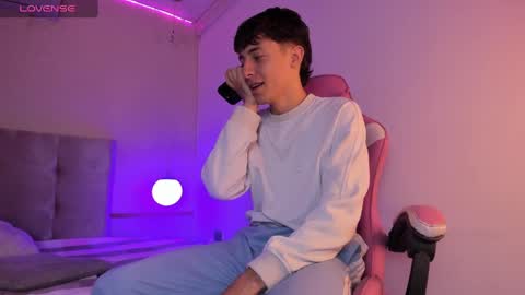 Snapshot of alessandro_dybala chatting on February 7, 2025, 11:34 am Alessandro Dybala online show from February 7, 2025, 11:34 am