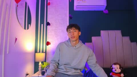 Snapshot of alessandro_dybala chatting on February 15, 2025, 12:11 pm Alessandro Dybala online show from February 15, 2025, 12:11 pm