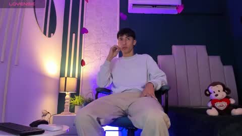 Snapshot of alessandro_dybala chatting on February 16, 2025, 11:59 am Alessandro Dybala online show from February 16, 2025, 11:59 am