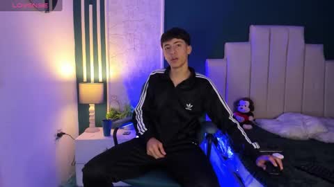 Snapshot of alessandro_dybala chatting on February 26, 2025, 12:14 pm Alessandro Dybala online show from February 26, 2025, 12:14 pm