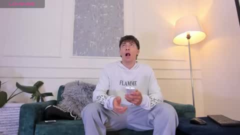 Snapshot of alessandro_dybala chatting on October 9, 2025, 12:03 pm Alessandro Dybala online show from October 9, 2025, 12:03 pm