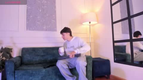 Snapshot of alessandro_dybala chatting on November 18, 2025, 12:31 pm Alessandro Dybala online show from November 18, 2025, 12:31 pm