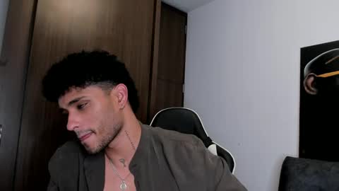 Snapshot of alessandro_vanni chatting on March 9, 2025, 5:33 am Alessandro Vanni online show from March 9, 2025, 5:33 am