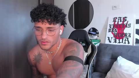 Snapshot of alessandro_vanni chatting on October 2, 2025, 2:02 pm Alessandro Vanni online show from October 2, 2025, 2:02 pm