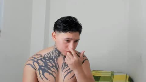 Snapshot of alessandro_wolf chatting on November 25, 2025, 8:20 pm Alessandro online show from November 25, 2025, 8:20 pm