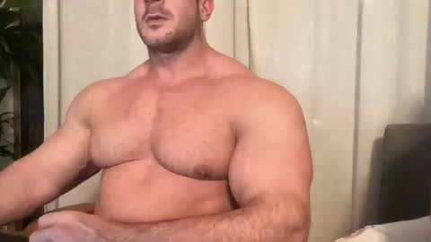 Snapshot of alessandrobuilder chatting on November 6, 2025, 12:11 am Alessandrobuilder online show from November 6, 2025, 12:11 am