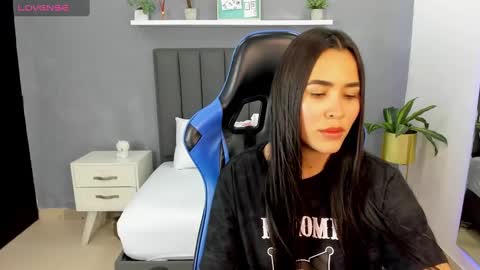 Snapshot of alessia_leroy chatting on February 18, 2025, 8:03 pm A L E S S I A online show from February 18, 2025, 8:03 pm