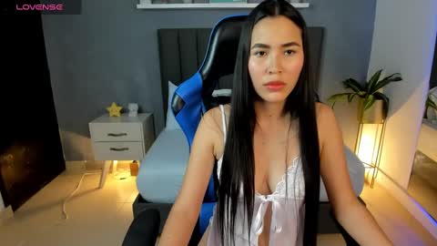 Snapshot of alessia_leroy chatting on February 22, 2025, 7:47 pm A L E S S I A online show from February 22, 2025, 7:47 pm