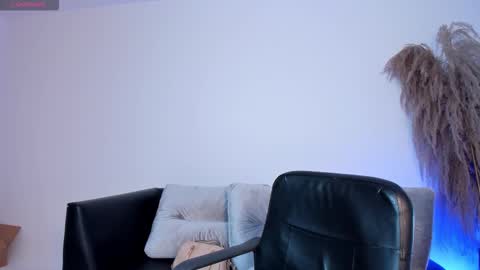 Snapshot of alessia_taylorr chatting on December 2, 2025, 11:48 am Alessia Everyday From 0530 to 1430 Col Time online show from December 2, 2025, 11:48 am