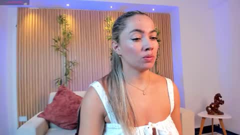 Snapshot of alessia_taylorr chatting on December 15, 2025, 12:31 pm Alessia Everyday From 0530 to 1430 Col Time online show from December 15, 2025, 12:31 pm