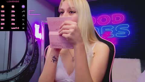 alessiacroft online show from November 27, 2025, 5:42 am