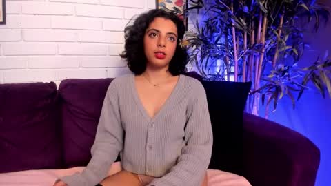 Snapshot of alessiia__ chatting on October 5, 2025, 3:38 am alessiia__ online show from October 5, 2025, 3:38 am