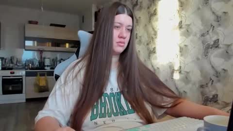 Aletta Oushen online show from November 20, 2025, 9:42 am