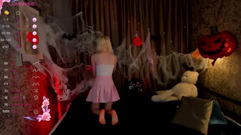 Snapshot of alettaeve chatting on October 22, 2025, 2:50 pm Lola online show from October 22, 2025, 2:50 pm