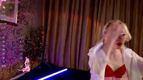 Snapshot of alettaeve chatting on November 23, 2025, 3:01 pm Lola online show from November 23, 2025, 3:01 pm