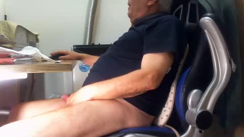 Snapshot of alex47100 chatting on December 10, 2024, 3:33 pm alex47100 online show from December 10, 2024, 3:33 pm