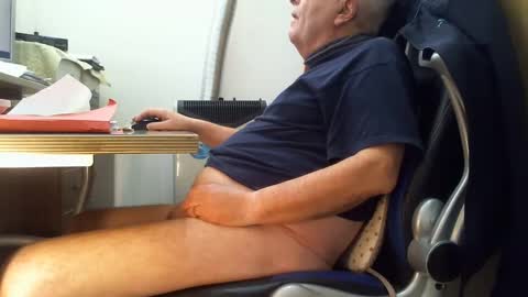 Snapshot of alex47100 chatting on January 30, 2025, 9:04 am alex47100 online show from January 30, 2025, 9:04 am