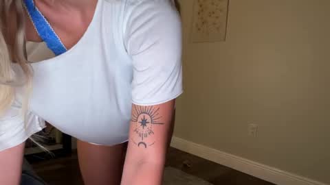 alex  online show from November 23, 2025, 11:04 pm