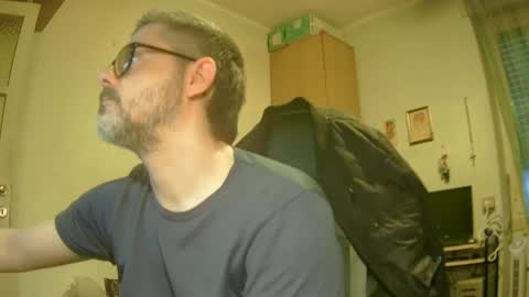 Snapshot of alex81pv1981 chatting on January 2, 2025, 3:29 pm alex81pv1981 online show from January 2, 2025, 3:29 pm