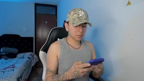 Snapshot of alex__montesco chatting on December 23, 2025, 12:30 am Alex online show from December 23, 2025, 12:30 am