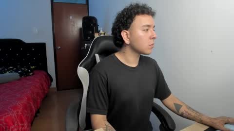 Snapshot of alex__montesco chatting on January 9, 2026, 12:13 am Alex online show from January 9, 2026, 12:13 am