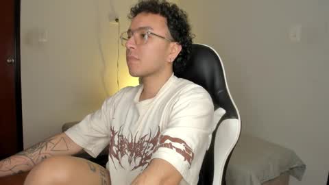 Snapshot of alex__montesco chatting on January 12, 2026, 11:54 pm Alex online show from January 12, 2026, 11:54 pm