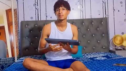 Snapshot of alex_bloom_ chatting on May 8, 2026, 7:19 pm Alexander online show from May 8, 2026, 7:19 pm